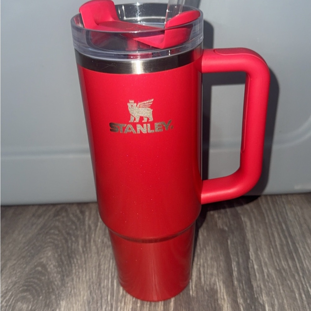 Limited edition ELF red Stanley